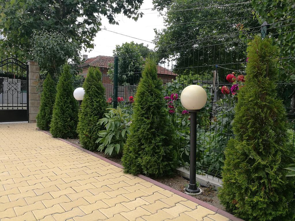 Guest House Karaulanov Elhovo  Exterior photo